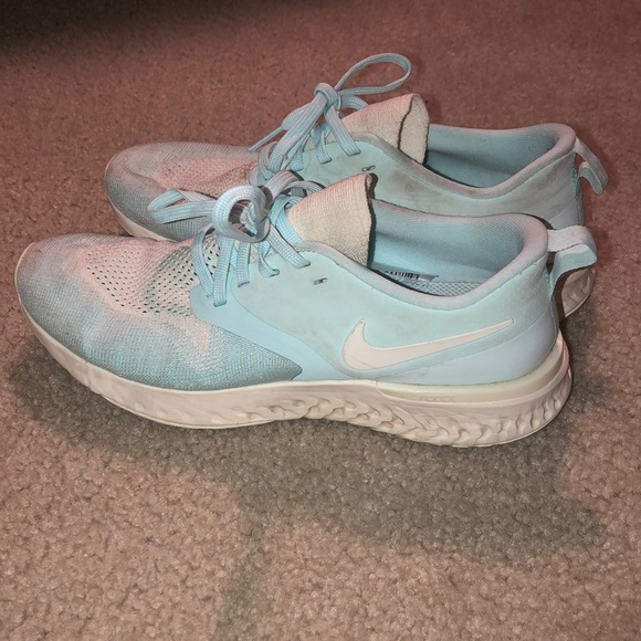 Mint blue and white Nike running shoes - Picture 1 of 1